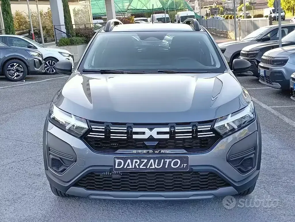 Nouvelle Dacia Sandero Essentiel 101 ch (74 kW) 2026 Gris Berline