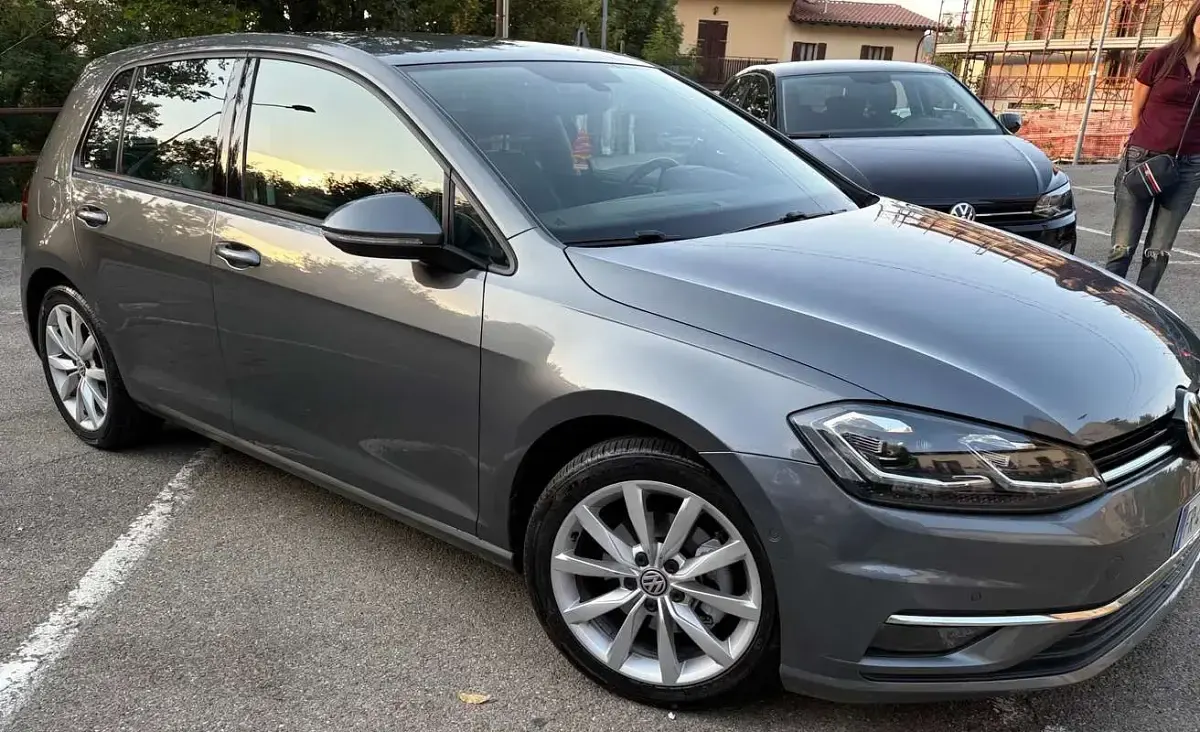 Usata VW Golf VII Highline 116 CV (85 kW) 2018 Grigio Berlina