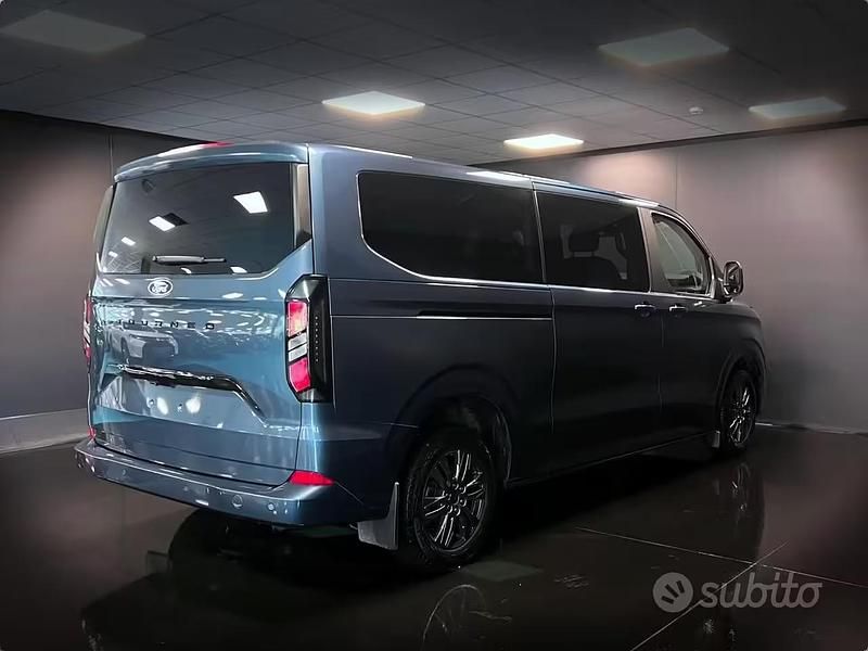 Usata Ford Tourneo Titanium 136 CV (100 kW) 2024 Blu Monovolume