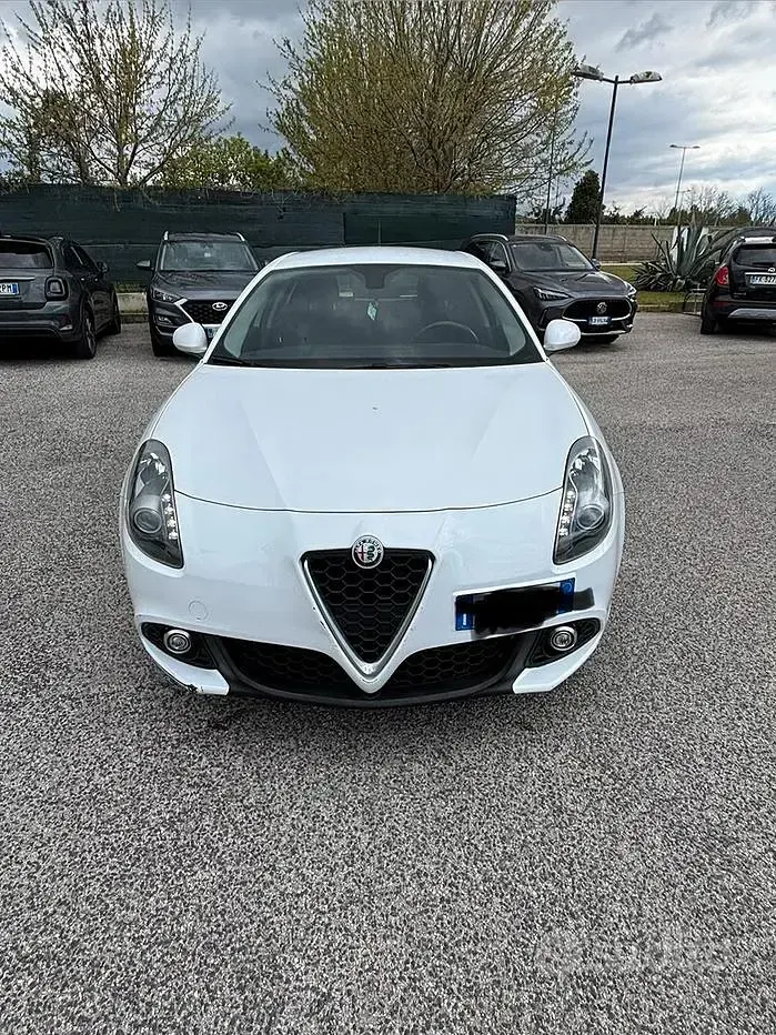 Usata Alfa Romeo Giulietta Super 109 CV (80 kW) 2017 Bianco Utilitaria