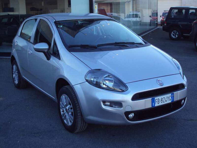 Usata Fiat Punto Lounge 69 CV (50 kW) 2016 Argento Utilitaria