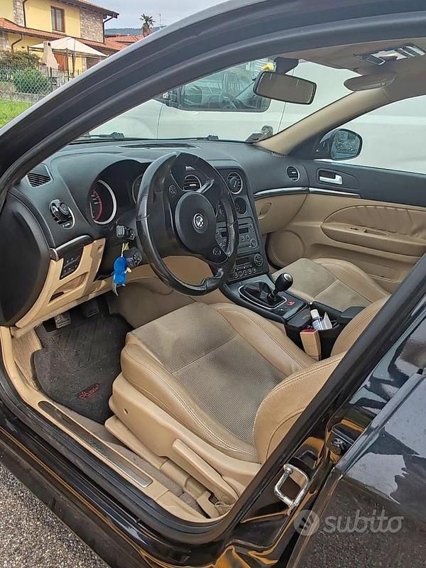 Nero Usata 2011 Alfa Romeo 159 Distinctive Station wagon | 4500 € (Buon prezzo) - Immagine 1/4