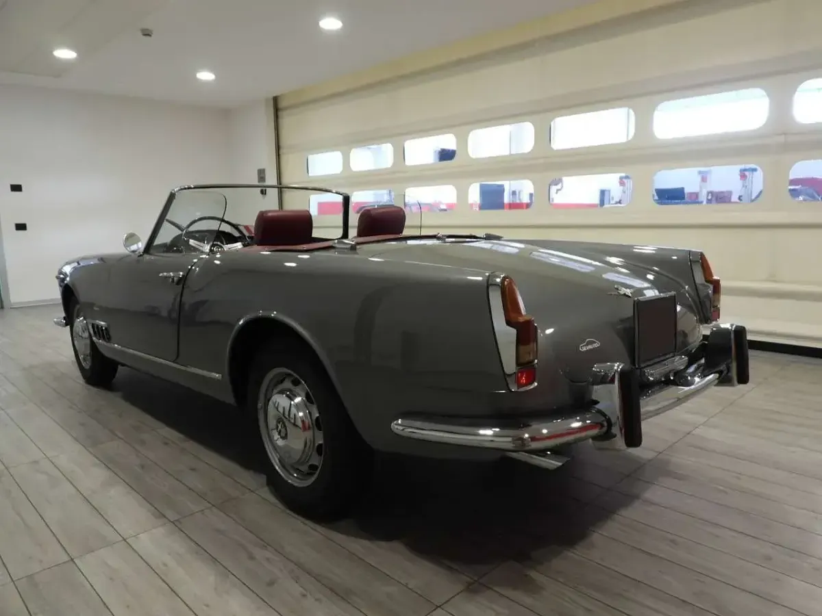 Usata Alfa Romeo 2000 116 CV (85 kW) 1959 Grigio medio Cabrio