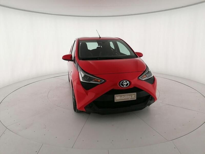 Usata Toyota Aygo 72 CV (52 kW) 2021 Rosso Utilitaria