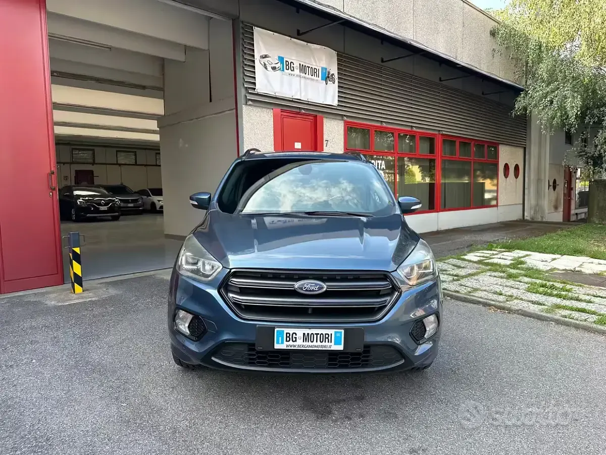 Usata Ford Kuga ST-Line 120 CV (88 kW) 2019 Blu SUV