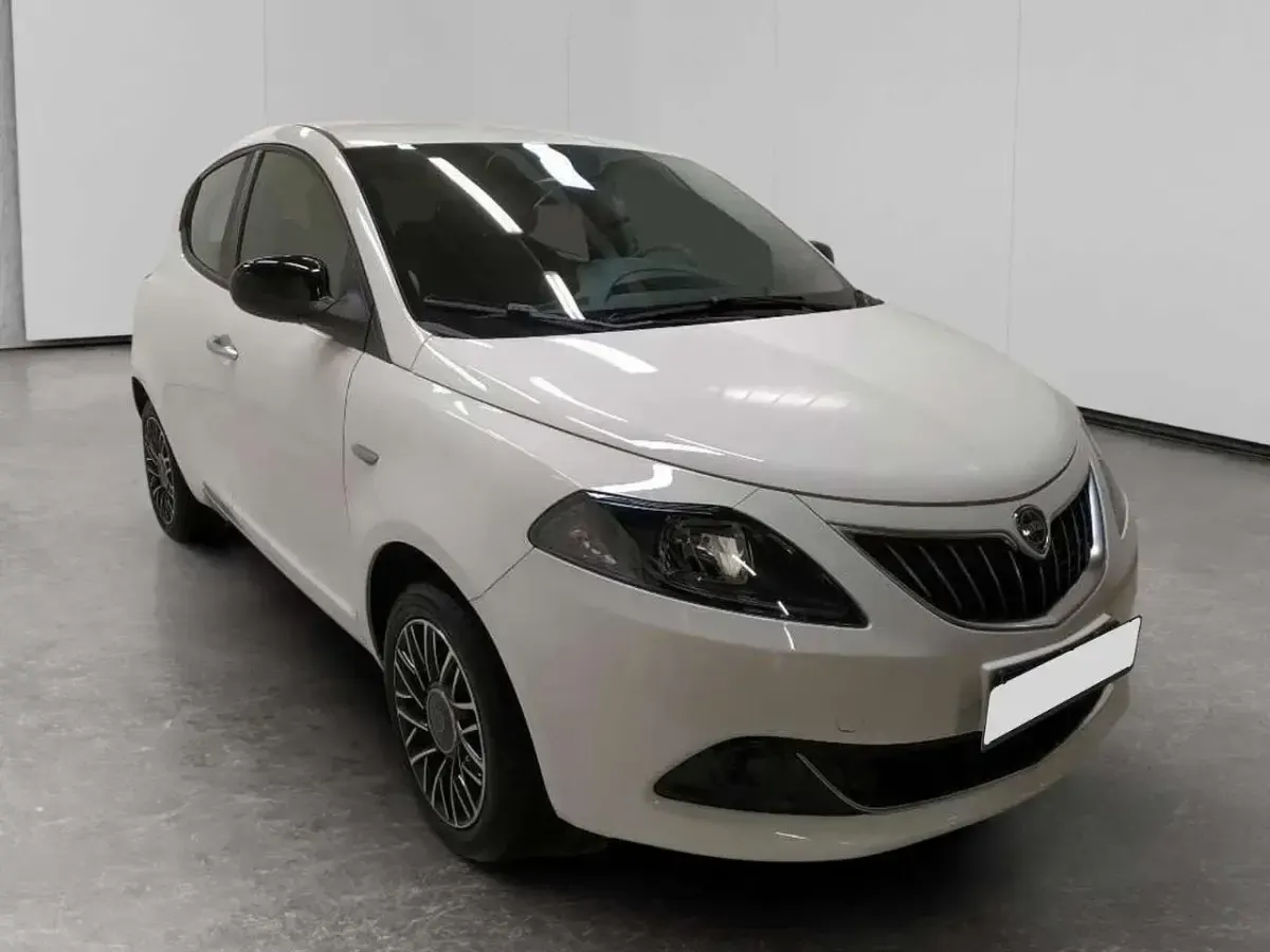 Usata Lancia Ypsilon Gold 70 CV (51 kW) 2024 Bianco Utilitaria