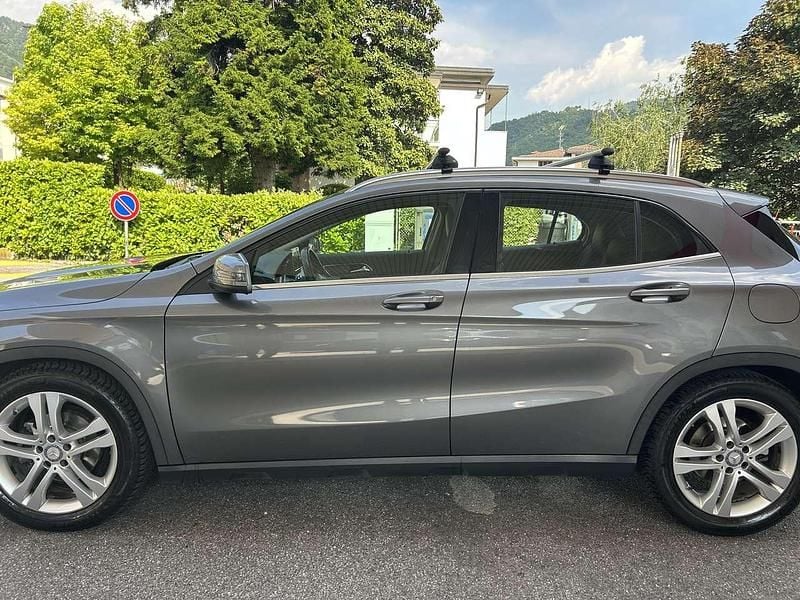 Usata Mercedes GLA200 136 CV (100 kW) 2017 Grigio SUV