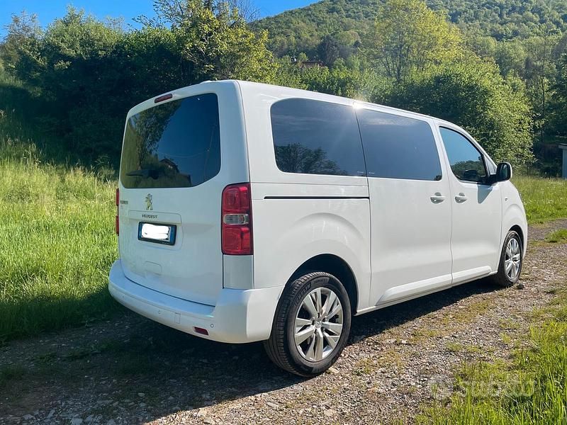 Begagnad Peugeot Traveller 180 HK (132 kW) 2019 Vit Minibuss