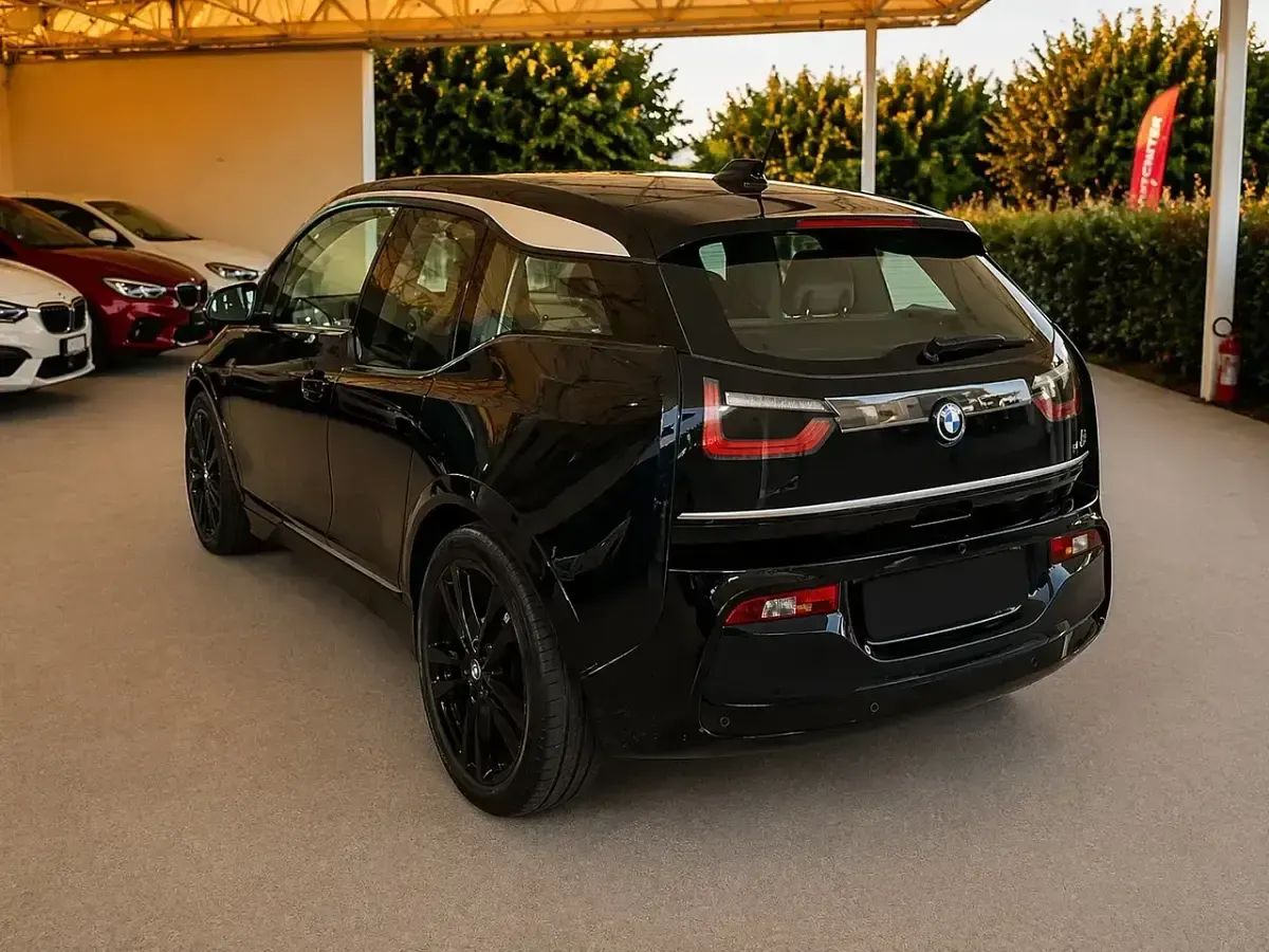 Usado BMW i3 75 kW (102 CV) 2021 Negro Utilitario