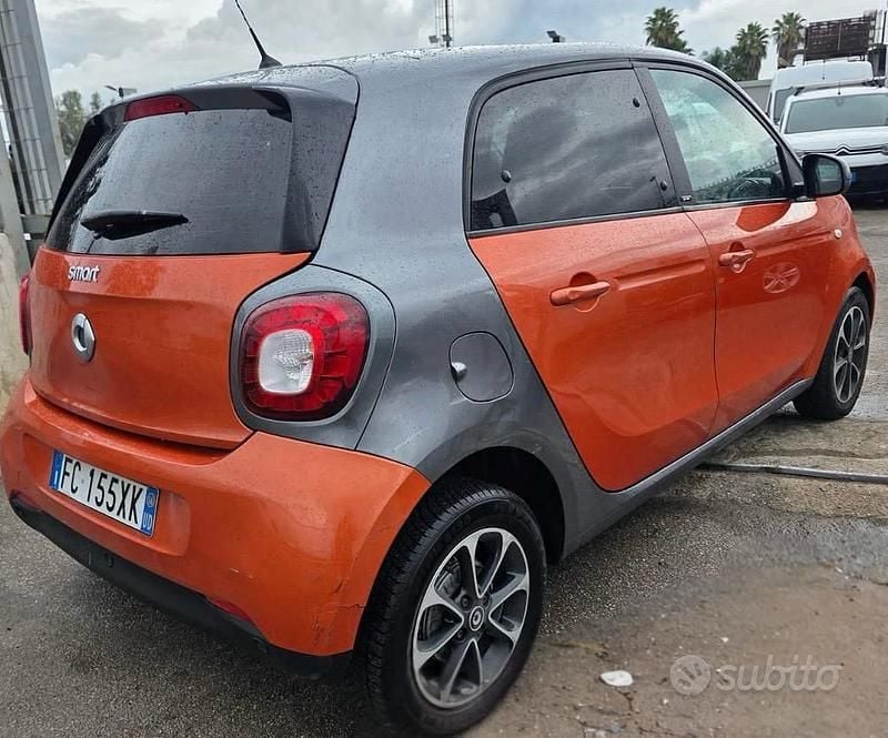 Usata Smart ForFour 71 CV (52 kW) 2015 Grigio Utilitaria