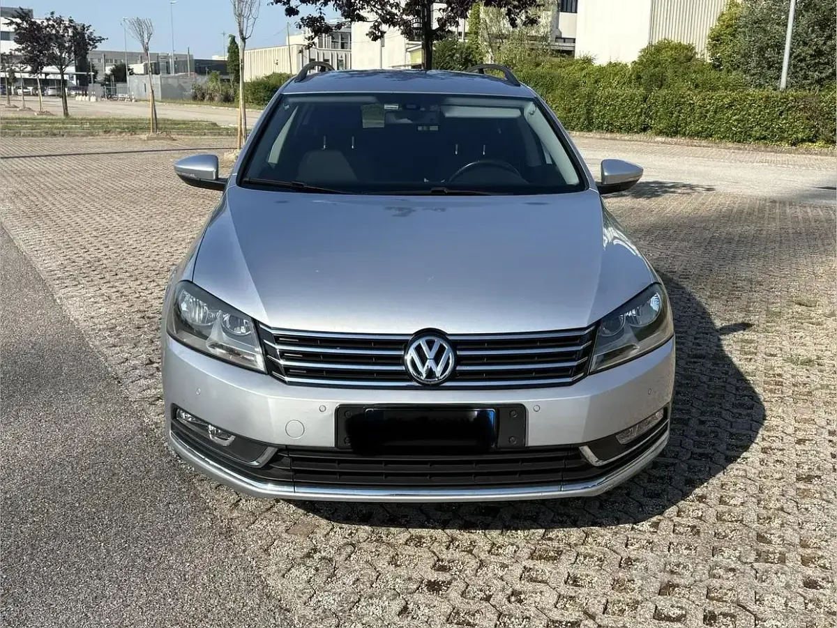 Usata VW Passat 140 CV (102 kW) 2012 Grigio Station wagon