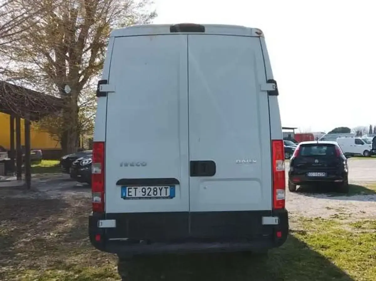 Usata Iveco Daily 126 CV (92 kW) 2015 Bianco Furgone
