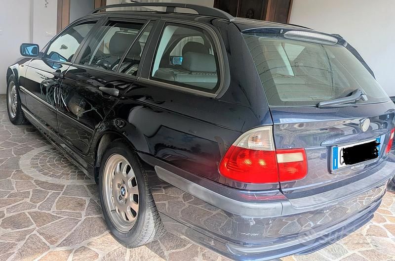 Begagnad BMW 318 Efficient Dynamics 2003 Blå Kombi