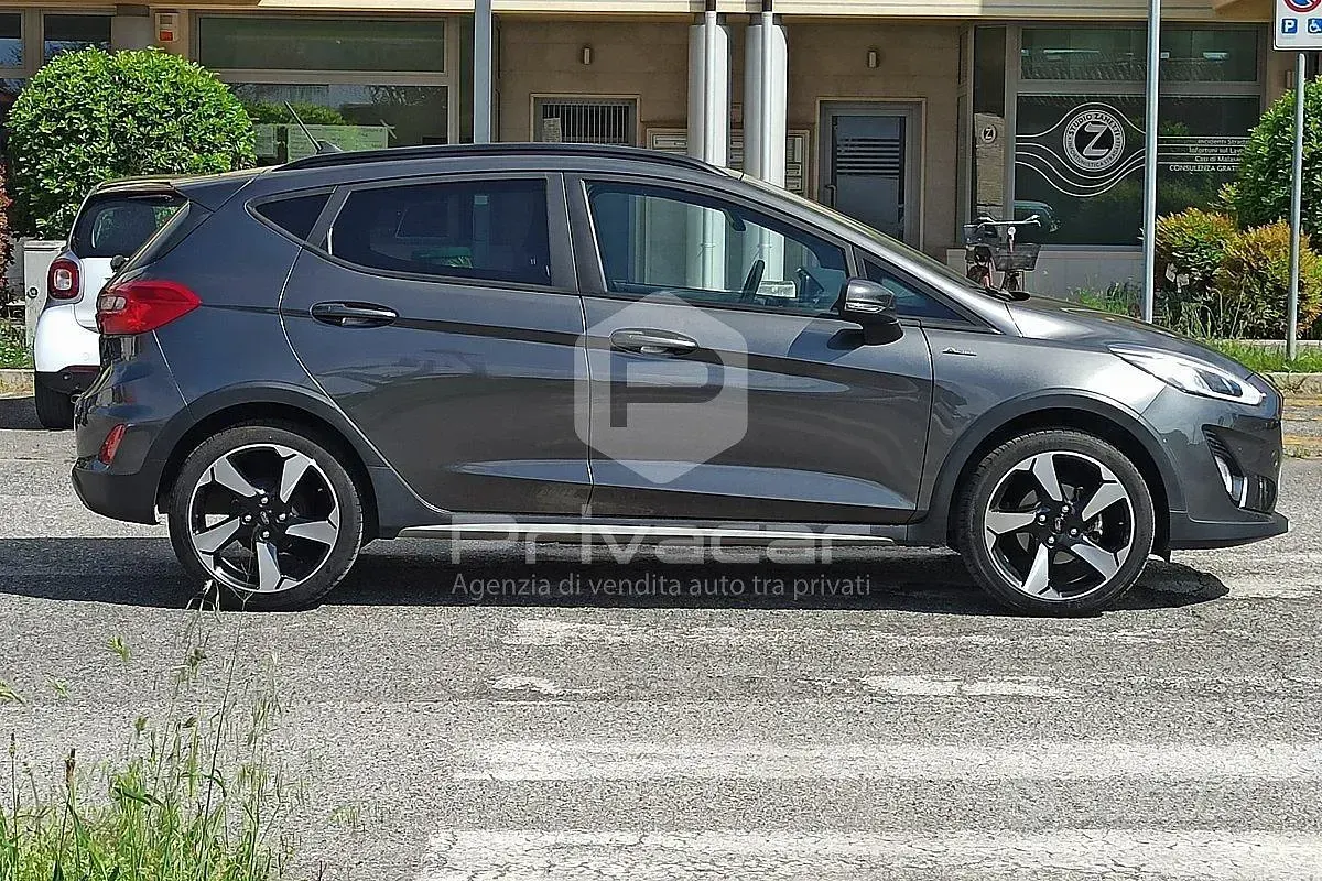 Usata Ford Fiesta Active 86 CV (63 kW) 2020 Grigio Utilitaria
