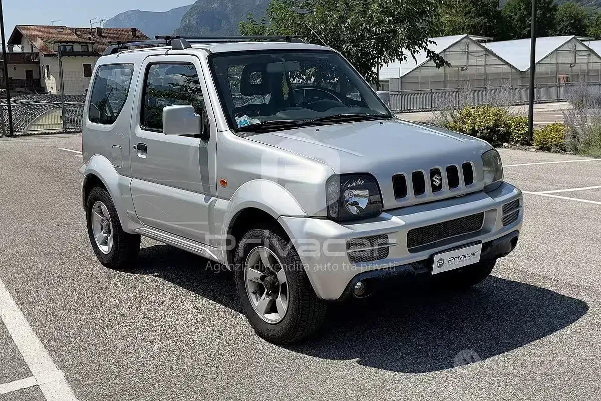 Usata Suzuki Jimny 85 CV (62 kW) 2007 Grigio SUV