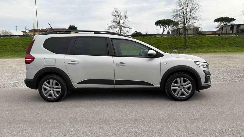 Usata Dacia Jogger Comfort 101 CV (74 kW) 2022 Argento Monovolume