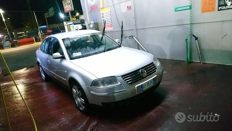 Usata VW Passat 150 CV (110 kW) 2001 Grigio Berlina
