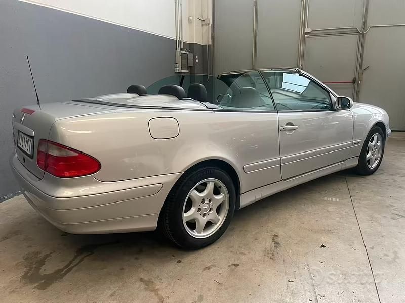 Usata Mercedes CLK320 Elegance 218 CV (160 kW) 2000 Grigio Cabrio