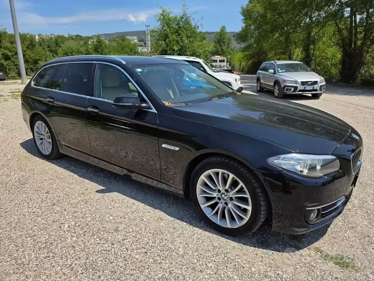 Usata BMW 520 Luxury Line 190 CV (139 kW) 2014 Nero Station wagon