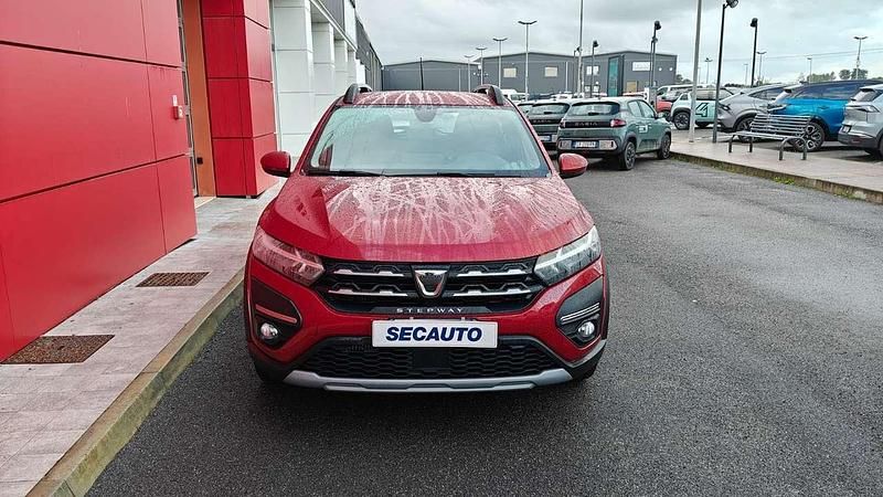 Rosso fusion Usata 2022 Dacia Sandero Comfort Tre volumi | 13.500 € (Buon prezzo) - Immagine 1/4