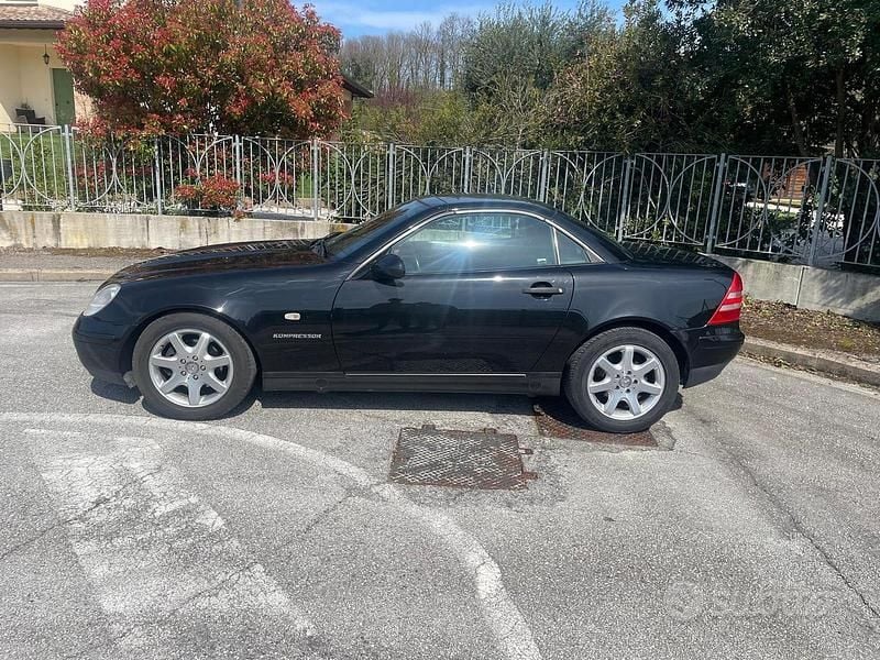 Usata Mercedes SLK200 192 CV (141 kW) 1998 Nero Cabrio