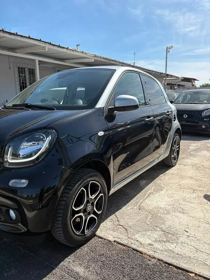 Usata Smart ForFour Prime 90 CV (66 kW) 2017 Nero Utilitaria
