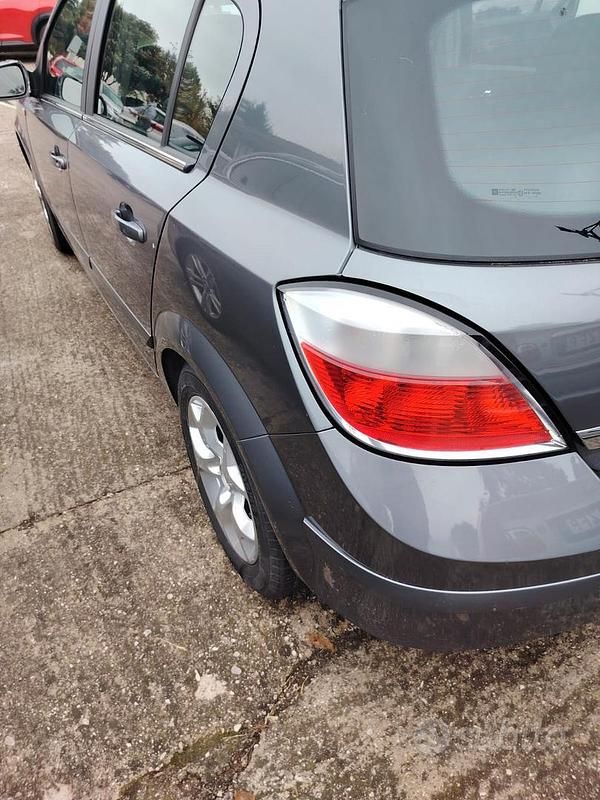 Usata Opel Astra 2005 Grigio Berlina