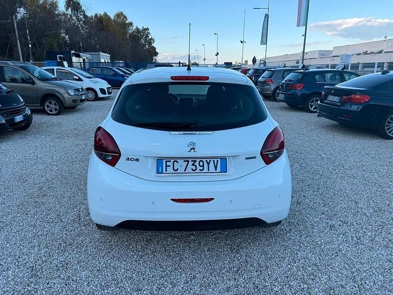 Usata Peugeot 208 Allure 81 CV (59 kW) 2016 Bianco Utilitaria