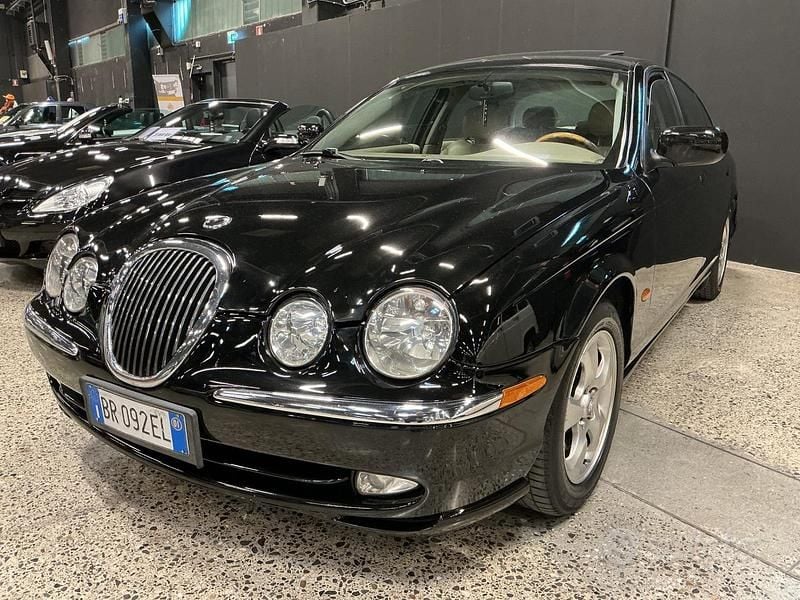 Nero Usata 2001 Jaguar S-Type Executive Tre volumi | 4500 € (Buon prezzo) - Immagine 1/4
