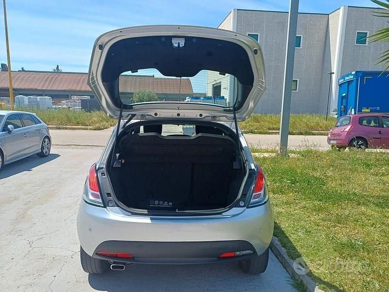Usata Lancia Ypsilon Gold 95 CV (69 kW) 2015 Grigio Utilitaria