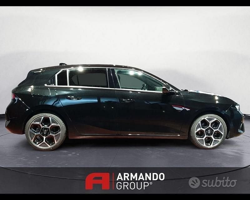 Usata Opel Astra Ultimate 131 CV (96 kW) 2024 Nero Berlina
