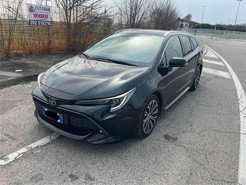 Usata Toyota Corolla Style 98 CV (72 kW) 2019 Nero Station wagon