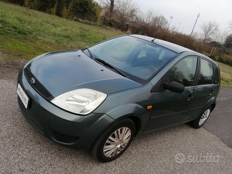 Usata Ford Fiesta Ghia 75 CV (55 kW) 2003 Blu Utilitaria
