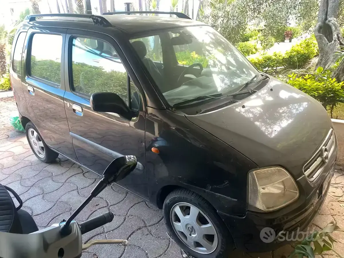 Usata Opel Agila 75 CV (55 kW) 2003 Nero Monovolume