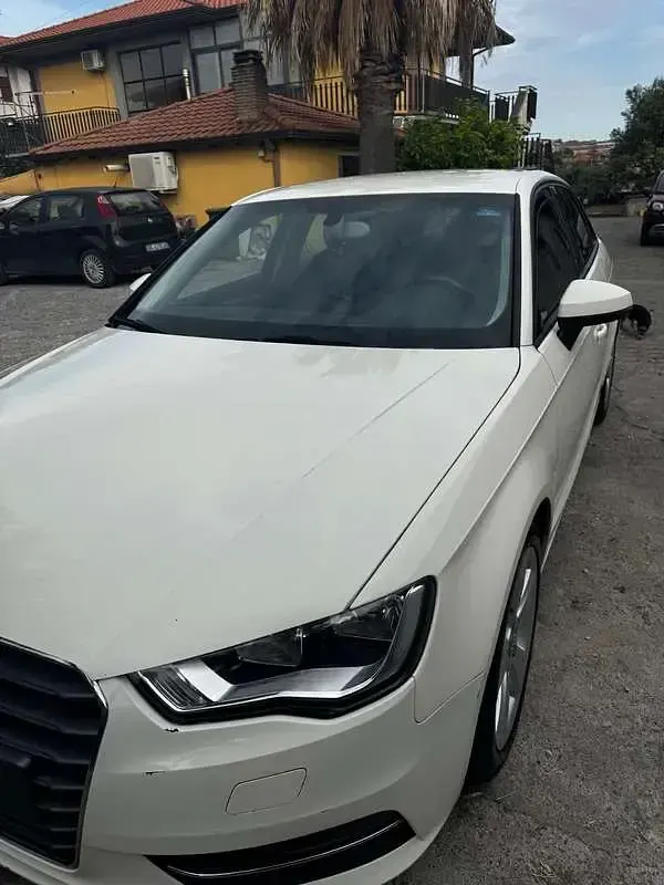 Usata Audi A3 Attraction 105 CV (77 kW) 2013 Bianco Berlina