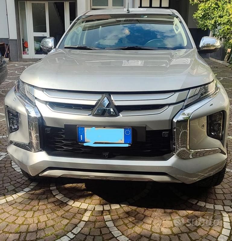 Usata Mitsubishi L200 150 CV (110 kW) 2020 Grigio Pick-up