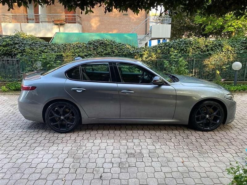 Usata Alfa Romeo Giulia Tech Edition 190 CV (139 kW) 2019 Grigio Berlina