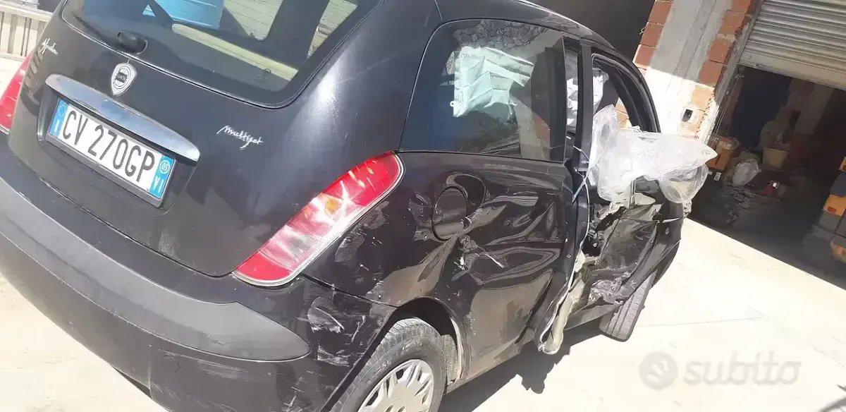 Usata Lancia Ypsilon 69 CV (50 kW) 2005 Nero Utilitaria