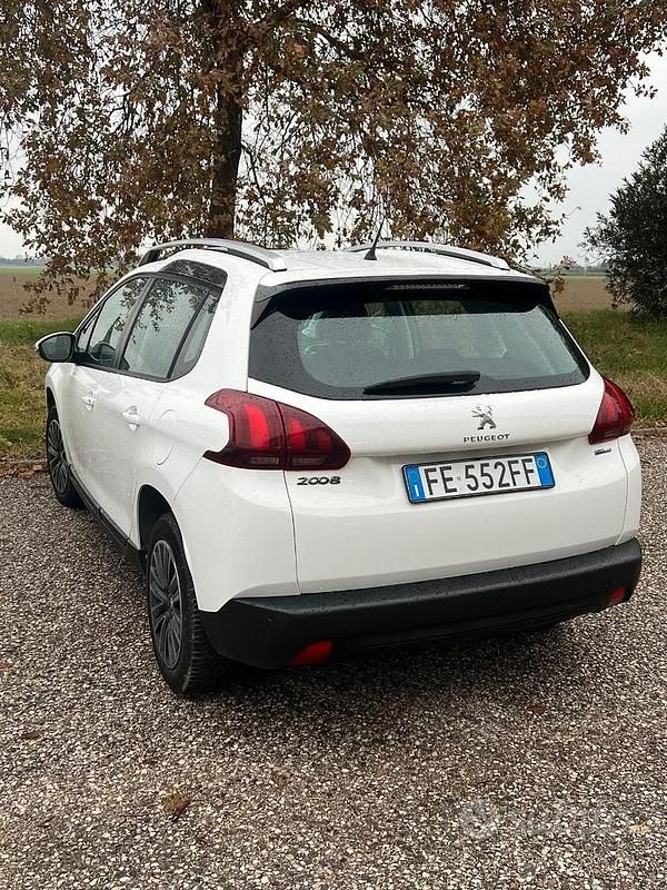 Bianco Usata 2016 Peugeot 2008 Allure SUV | 6000 € (Buon prezzo) - Immagine 1/4