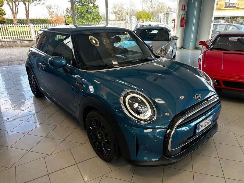 Usata Mini ONE Essential 75 CV (55 kW) 2022 Blu/azzurro Utilitaria