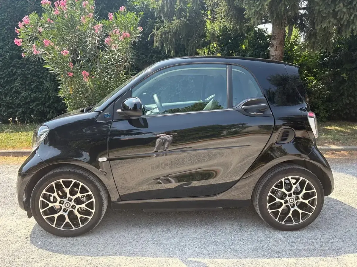 Usata Smart ForTwo Electric Drive Prime 41 kW (56 CV) 2023 Nero Berlina