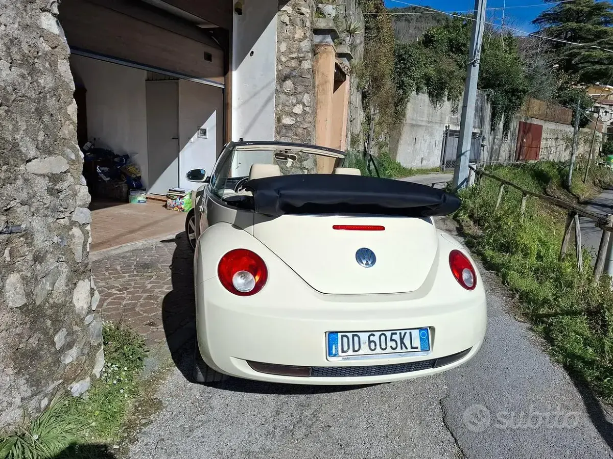 Usata VW New Beetle 105 CV (77 kW) 2007 Bianco Utilitaria