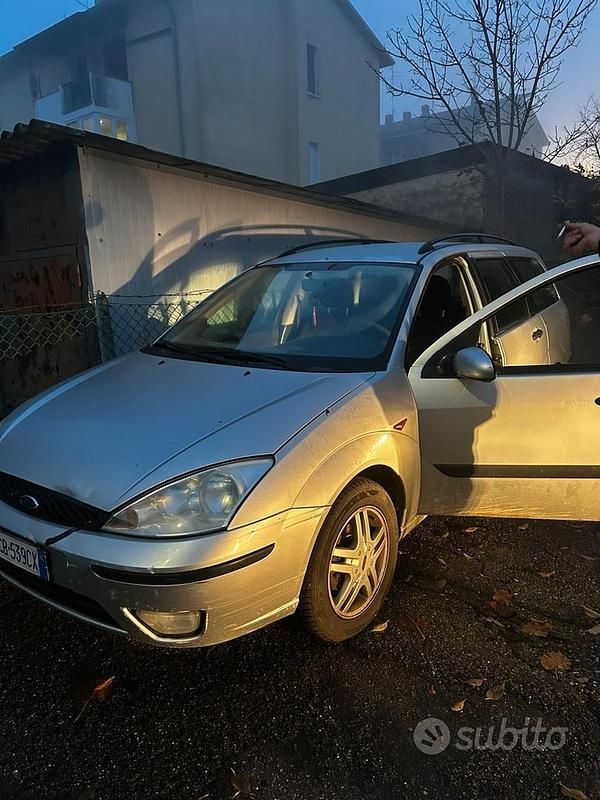Grigio Usata 2002 Ford Focus Station wagon | 500 € (Ottimo prezzo) - Immagine 1/4
