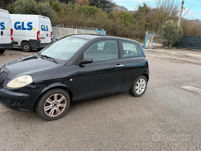 Usata Lancia Ypsilon 60 CV (44 kW) 2005 Nero Utilitaria