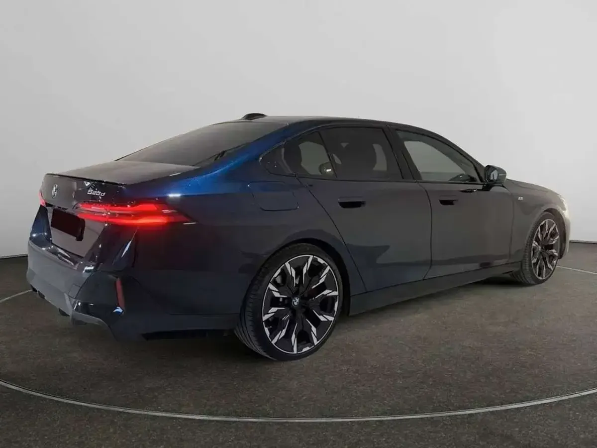 Usata BMW 540 M Sport 286 CV (210 kW) 2025 Blu/azzurro Berlina