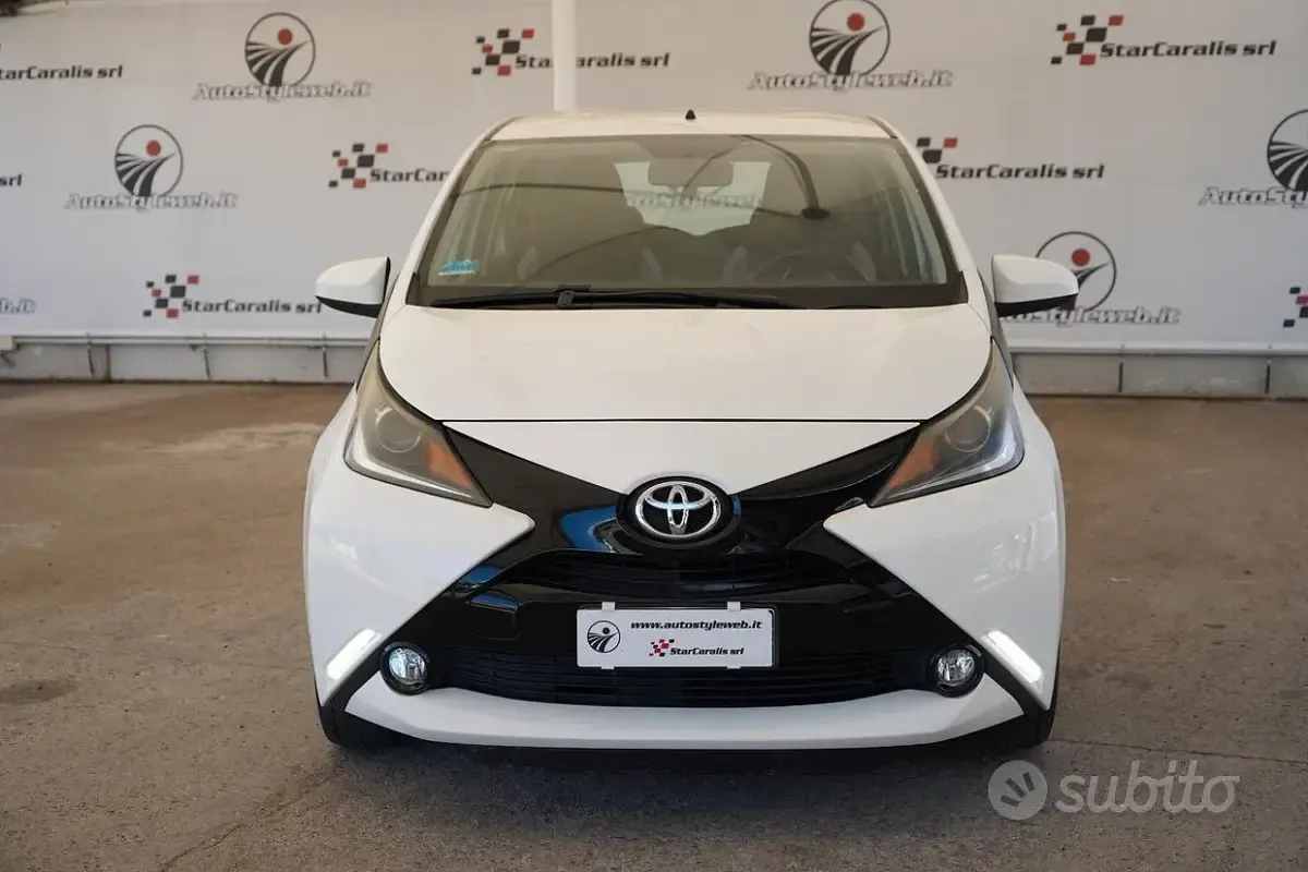 Usata Toyota Aygo X-play 69 CV (50 kW) 2015 Bianco Utilitaria