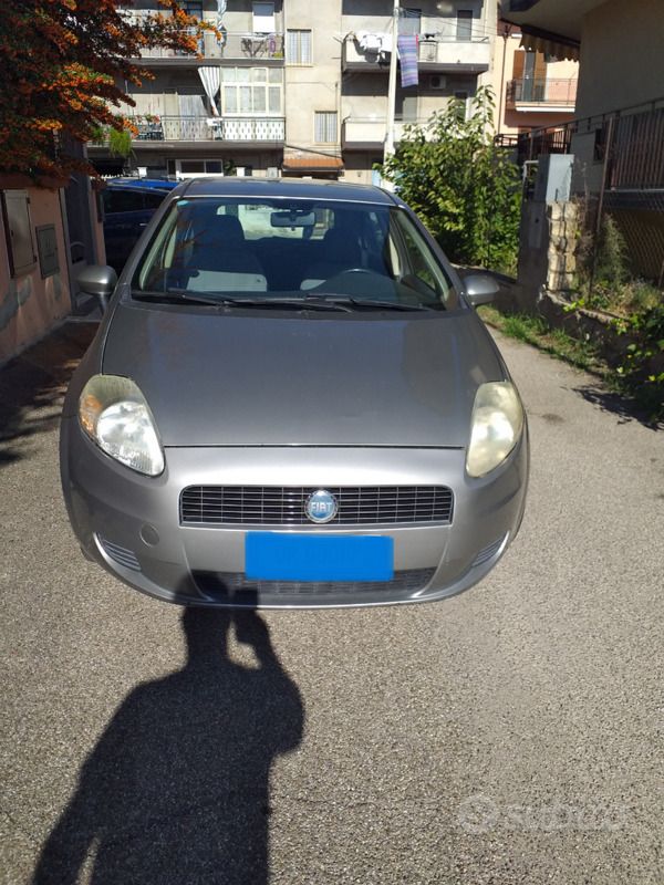 Usata Fiat Grande Punto 68 CV (50 kW) 2008 Grigio Utilitaria