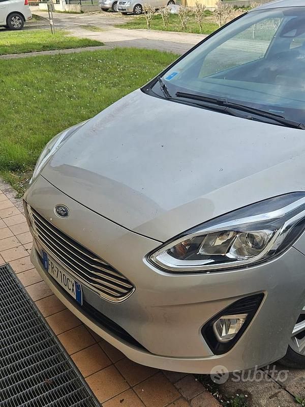 Usata Ford Fiesta Titanium 86 CV (63 kW) 2018 Grigio Utilitaria