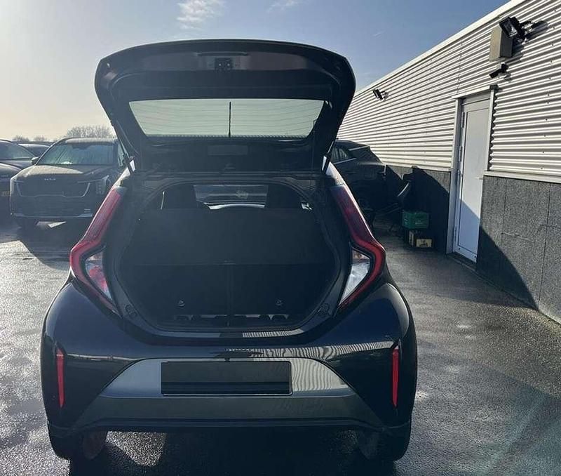 Usata Toyota Aygo X 72 CV (52 kW) 2024 Grigio SUV