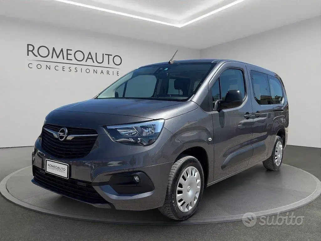 Käytetty Opel Combo Life Edition+ 102 HP (75 kW) 2023 Tila-auto